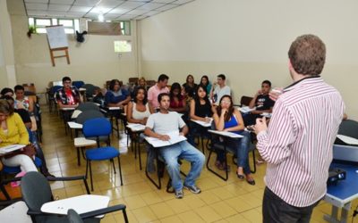 Qualifica Conquista: turma do curso de Auxiliar Administrativo tem primeiro dia de aula